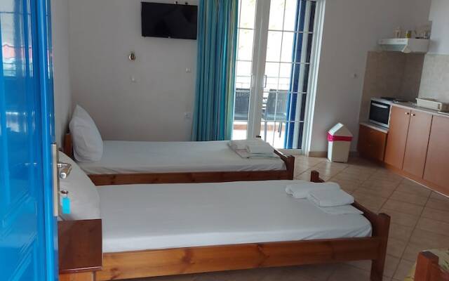 Matina Apartments Tyros