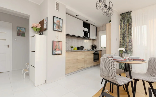 Stylish Apartment in Żoliborz by Renters