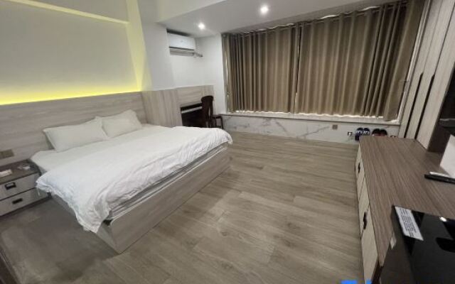 Gaozhou Yayuan Theme Apartment (Xiantai Avenue)