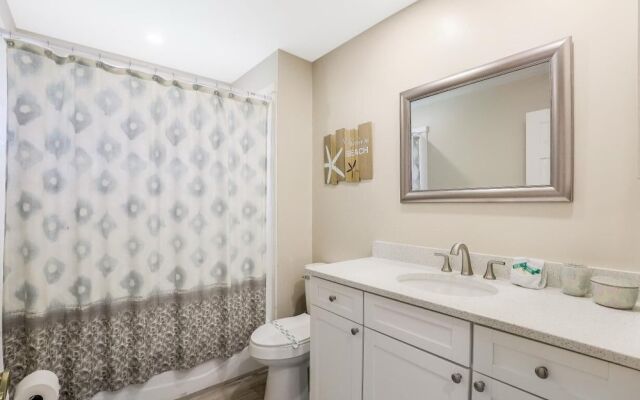 Waterfront Home With Spectacular View, Pool and spa