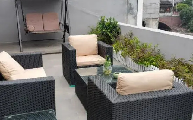 Yinxi Linjiang Homestay (Phoenix Ancient Town Tuojiang Yunqiao Branch)