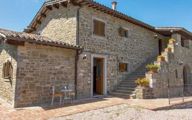 Pretty Holiday Home in Gubbio With Garden