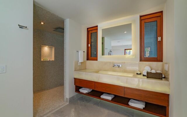 Spectacular Modern Luxury and Exceptional Amenities at Mantea Casa Cabo in Pedregal