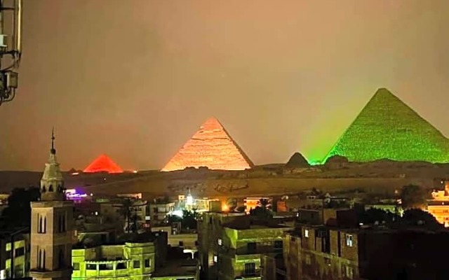 Panoramic pyramids Hills inn