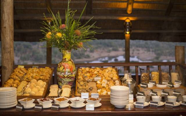 Victoria Falls Safari Suites