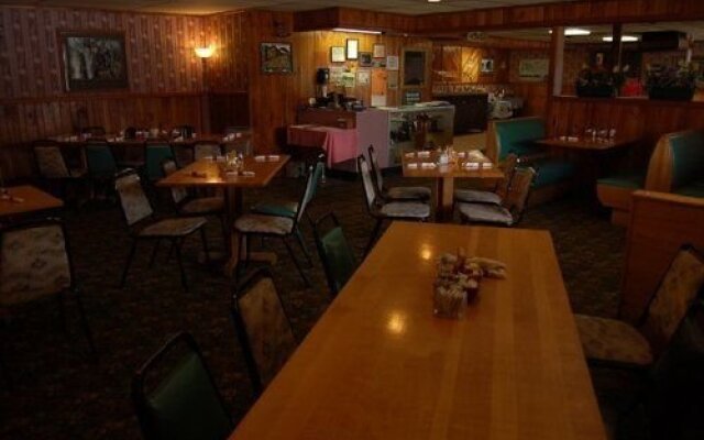 Zellar's Village Inn