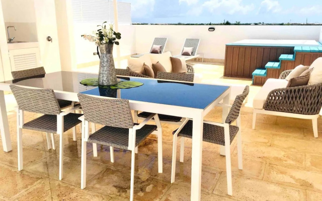 Luxury Penthouse 336 Cana Rock Condos 🎸- Golf View and Infinity Pool