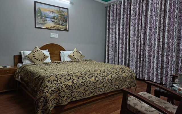 Hotel Snow Crest Inn