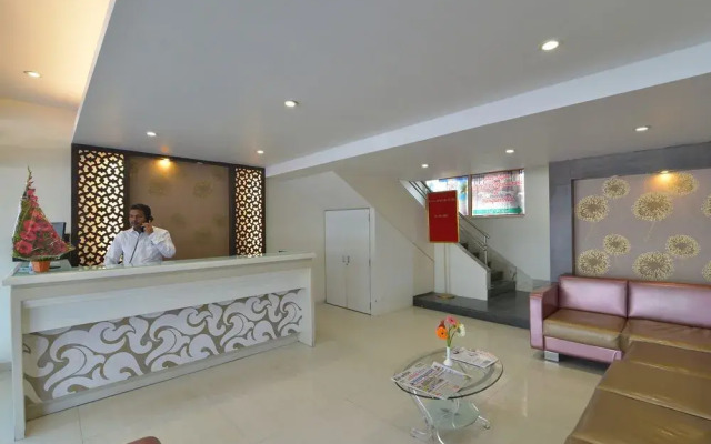 OYO 4448 Hotel Suresh Plaza