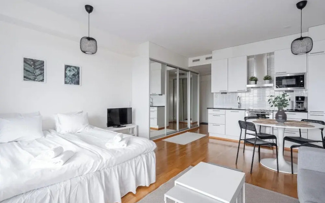 Lake View 7th Floor Studio next to Downtown