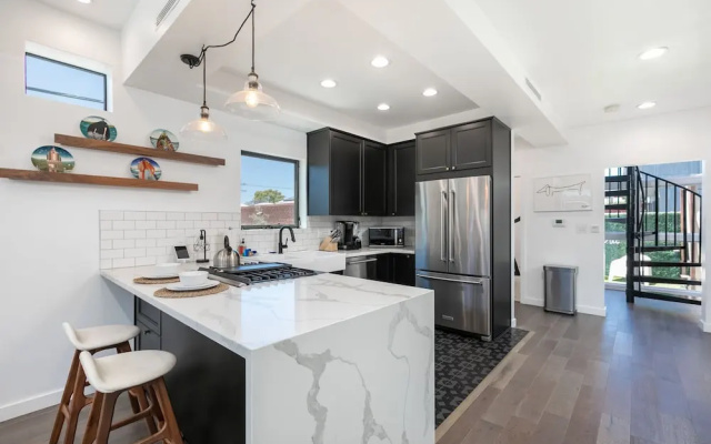 715 N El Centro Ave Home 2 Bedrooms 2.5 Bathrooms Home