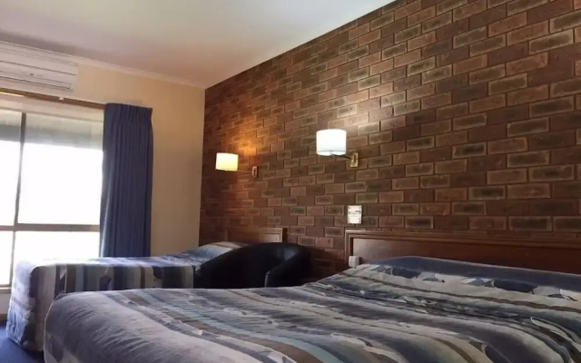 Finley Palm Motor Inn