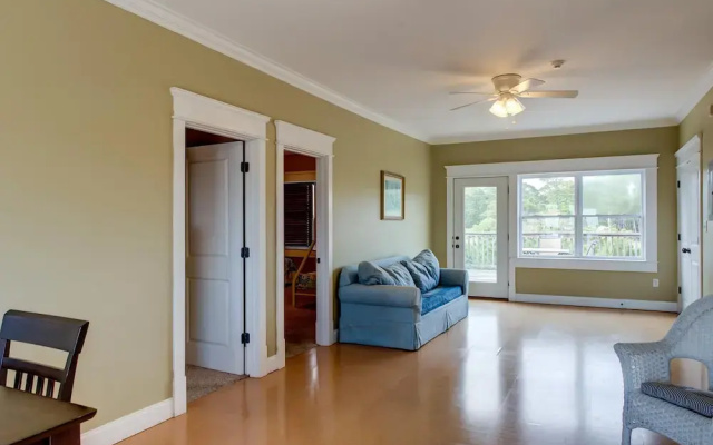 Purple Parrot - 200 Leonora Ct
