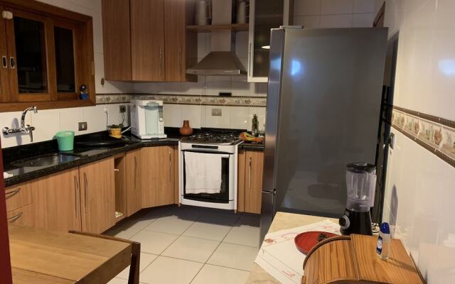 Espaço gourmet e home-office na Granja Viana