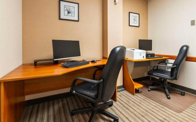 Holiday Inn Hotel & Conference Centre