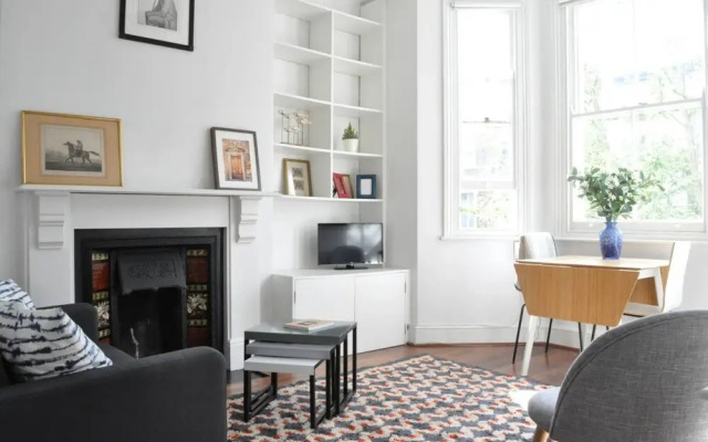 Bright 1 Bedroom Ladbroke Grove Flat