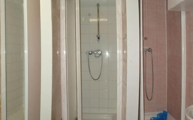 Central Hotel - Hostel