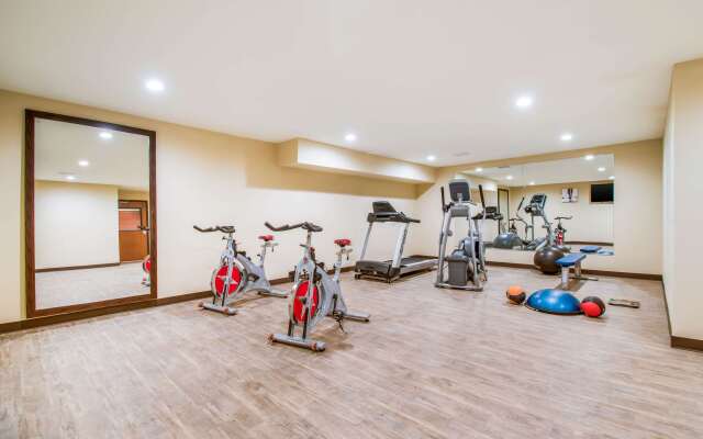 Comfort Inn & Suites Harrisburg - Hershey West