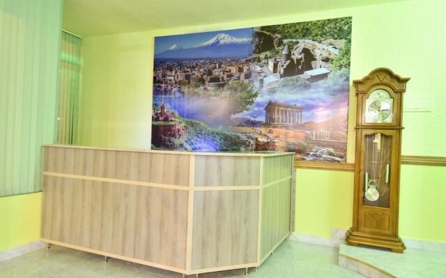 Green Hostel and Tours