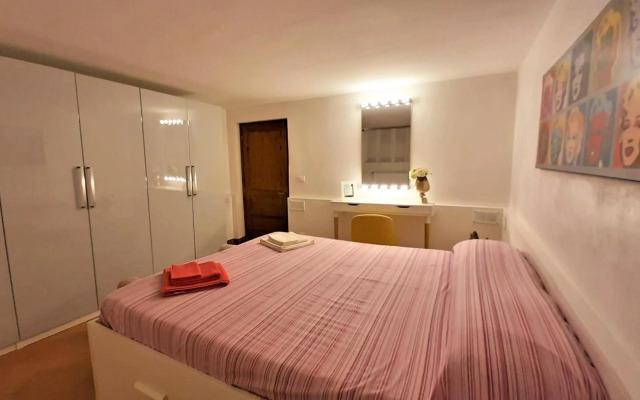 Movie Star Apartment with garden