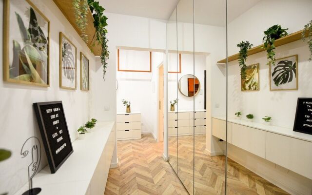 THE BIRD'S STORY. Plaza Residence Studio