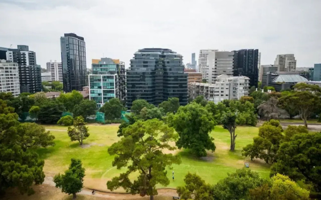 Luxury Melbourne With Albert Park Views