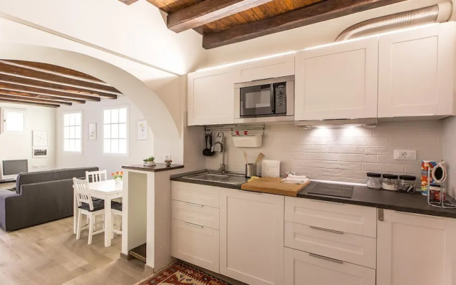 Rental In Rome Trastevere White Apartment
