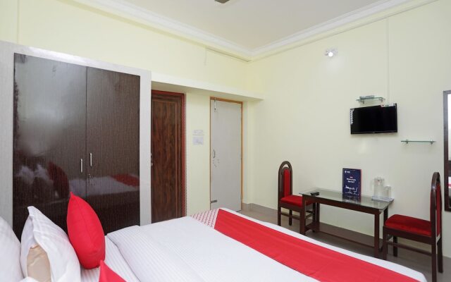 OYO 13859 Soveet Residency