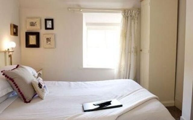 The Hollow Bottom - B&B