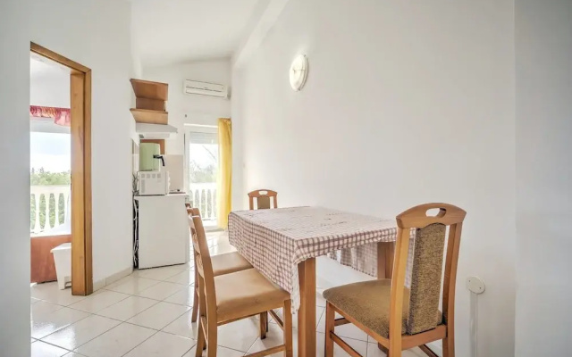 Elegant Apartment in Banjole near Fratarski Otok Island