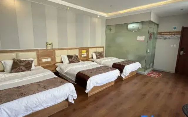Qilong Express Hotel (Tumen's Second Department Store)