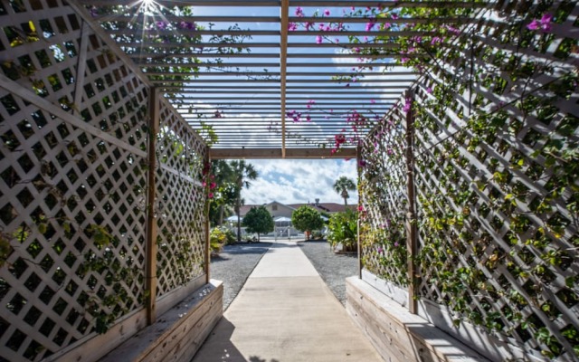 Island Sun Inn & Suites - Venice, Florida Historic Downtown & Beach Getaway