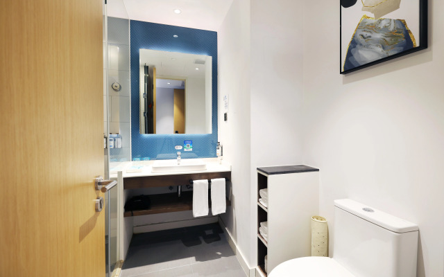 Holiday Inn Express Shanghai Kangqiao by IHG