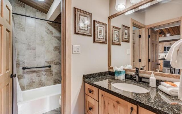 Laurelwood Condominiums Studio Premier Unit 309
