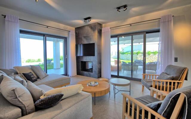 Luxury Villa Ebellina by MediterraneanVillas