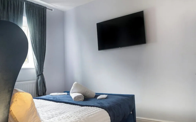 Spacious 6 Bedroom House in Bexleyheath