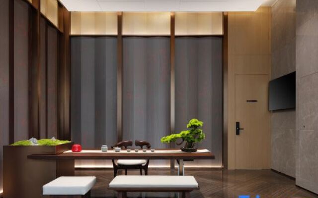 Tongxiang Jinyue Maison New Century Hotel