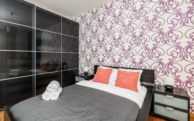 Lumina airy apartment with balcony