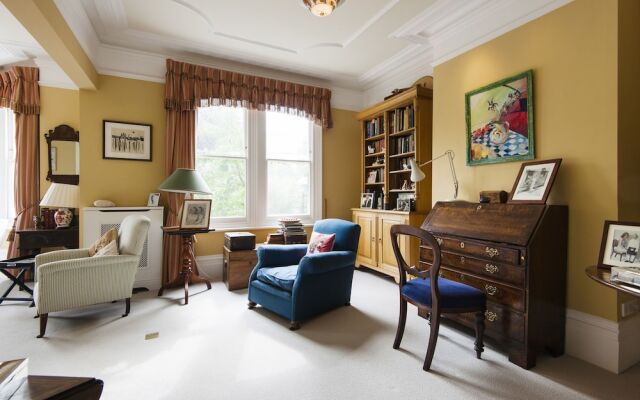 Magnificent Clapham Common Home close to Brixton