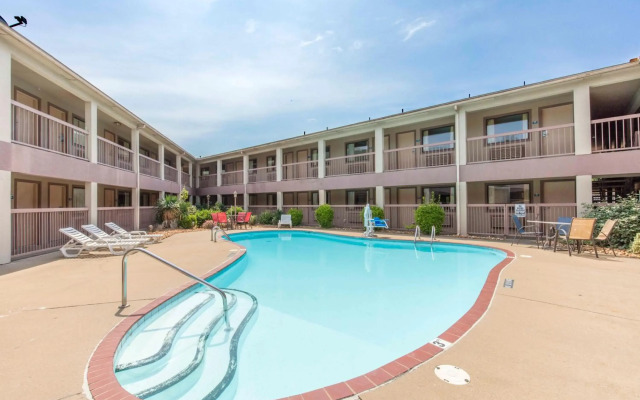 Motel 6 Little Rock, AR - Airport