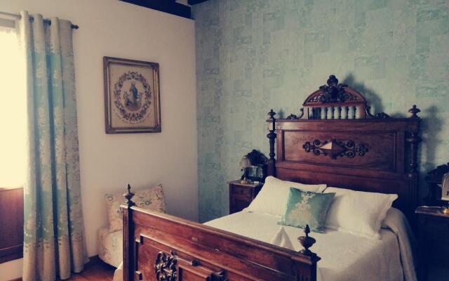Inviting mansion in Salinillas de Buradón with pool