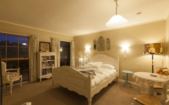 Tudor Manor Bed & Breakfast