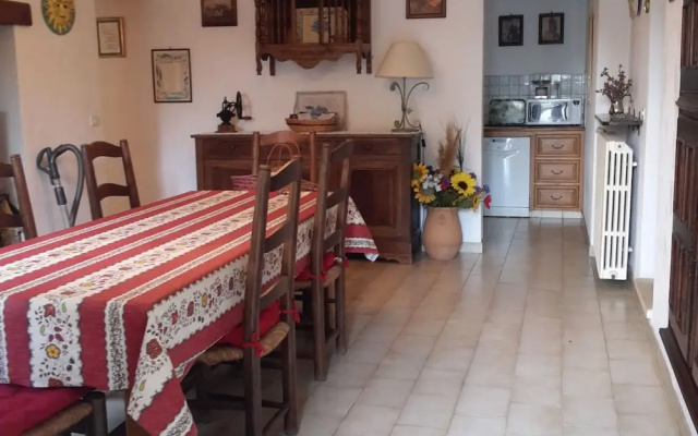 Snug Farmhouse in Provence-alpes-riviera With Swimming Pool