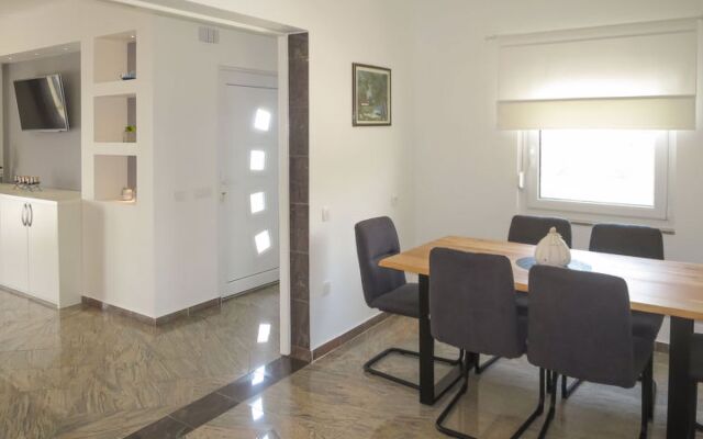 Andrijana (SRD401) 42422