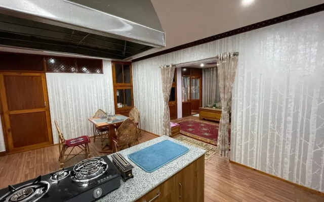 Dzambala Apartment