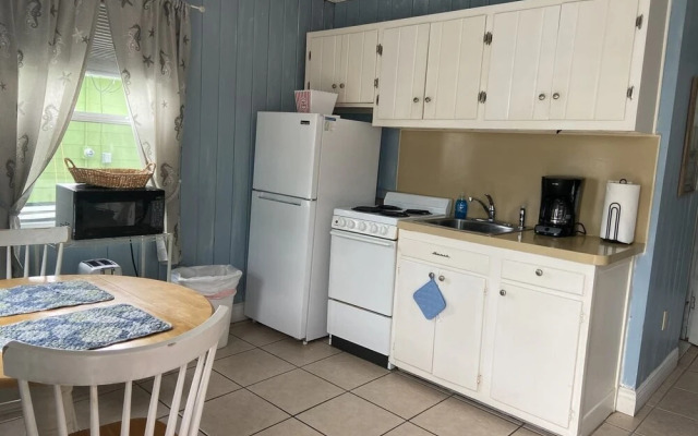 Holiday Court 03 - Marlin