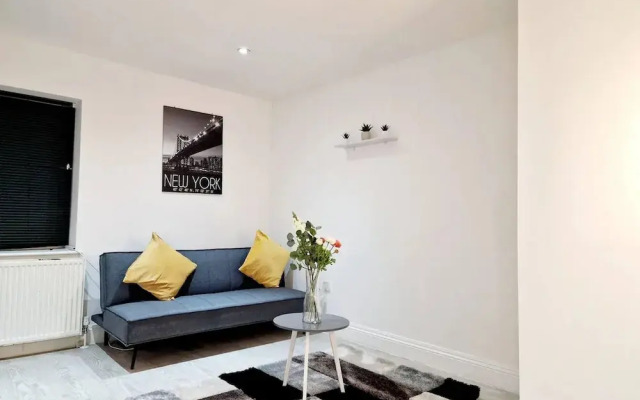 Deluxe 2 Bed Apartment in Uxbridge