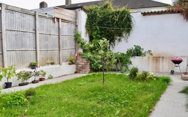 Charming 2 Bedroom House in Cabra