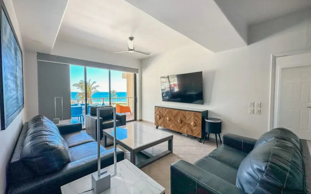 Luxury Ocean View Condo w Huge Deck
