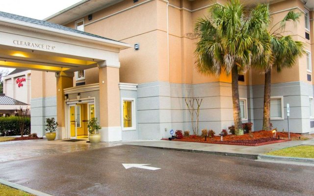 Comfort Inn & Suites Airport Convention Center